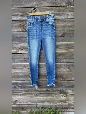 KanCan Medium Blue High Rise Skinny Jeans 26 Frayed Hem Baddie Kurvy